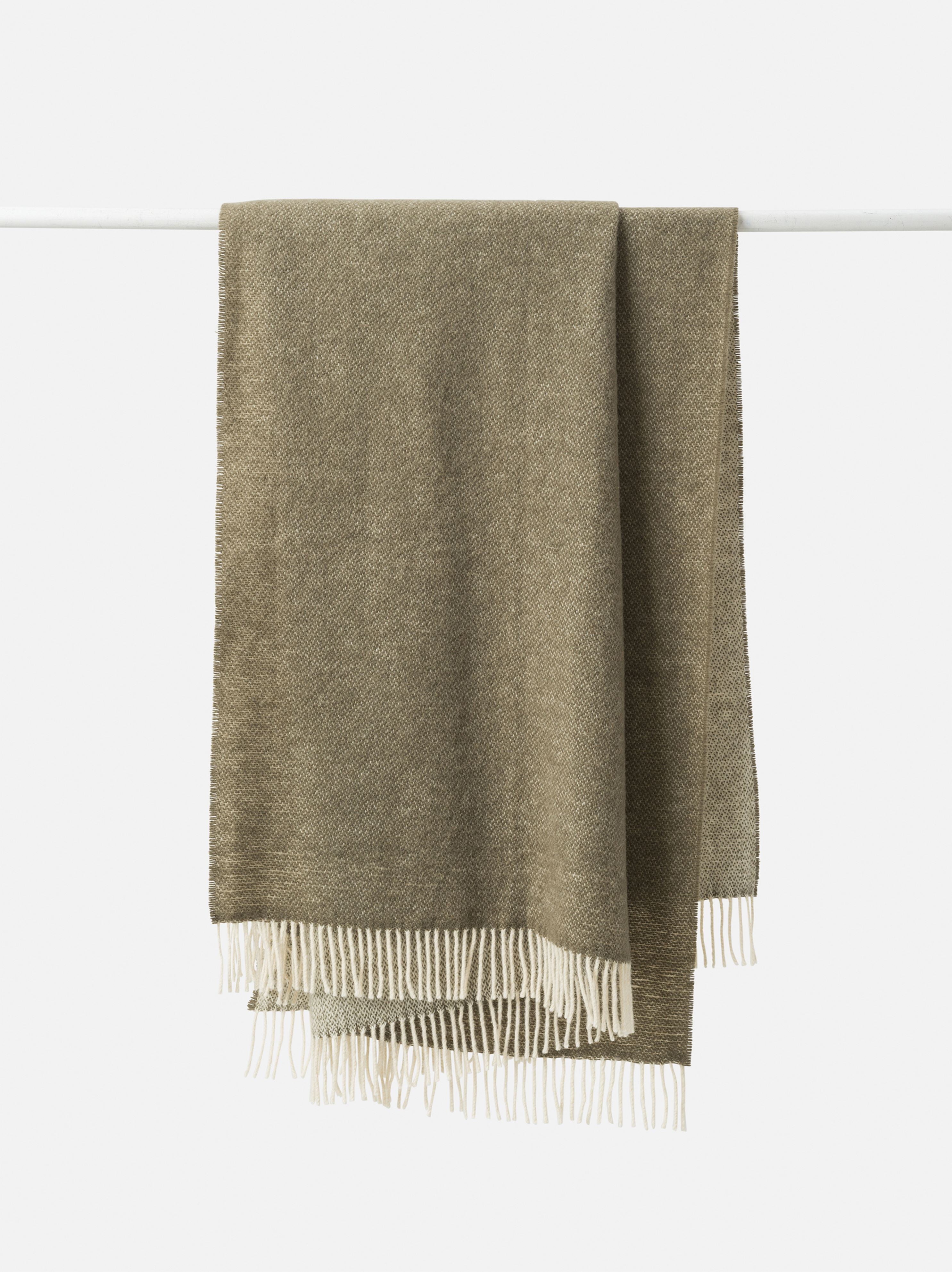 Wool Throw Matcha / 51.18"L x 70.86"W