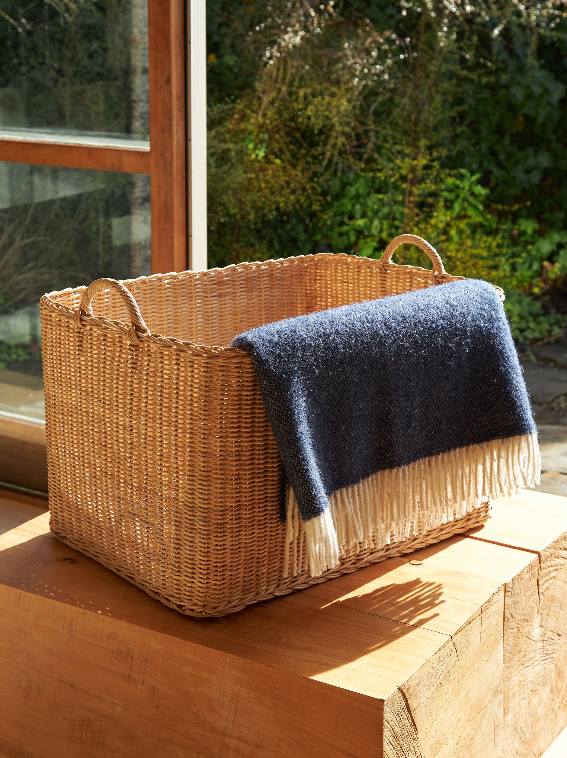 Wool Throw Navy / 51.18"L x 70.86"W