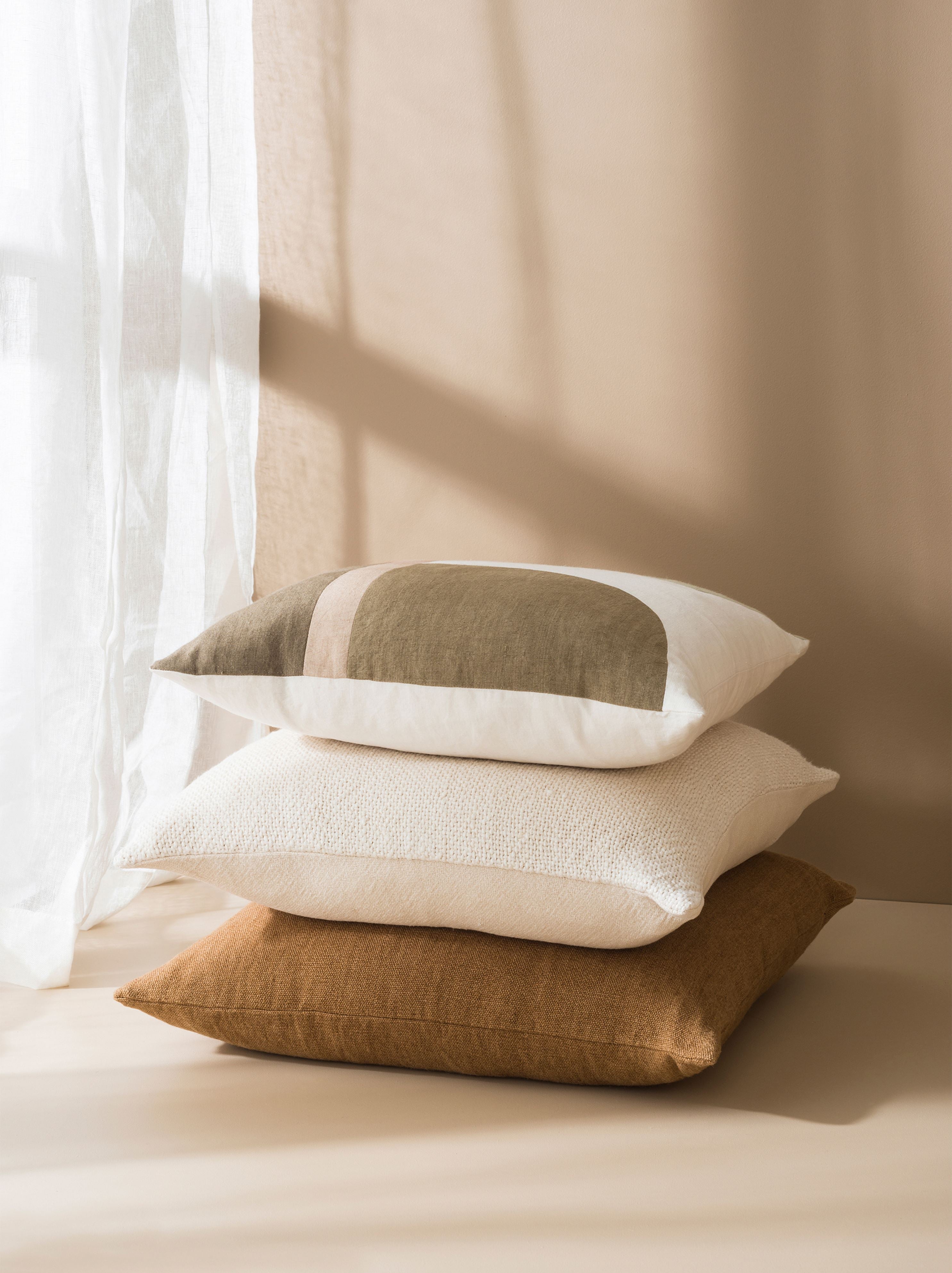 Villa Linen Cushion Cover Chalk / 21.65"L x 21.65"W