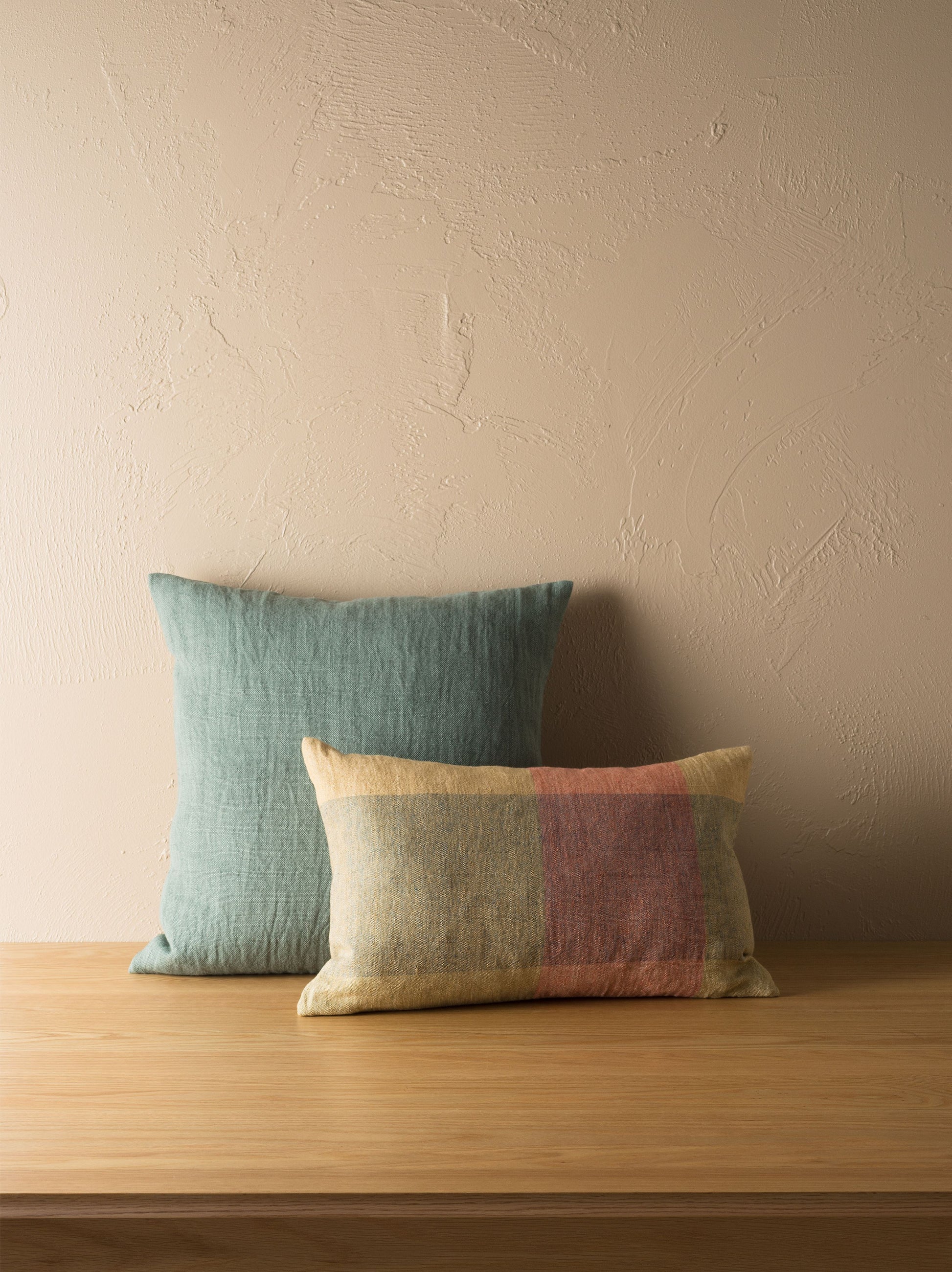 Oban Handwoven Linen Cushion Cover Heron/Multi / 19.68"L x 11.81"W