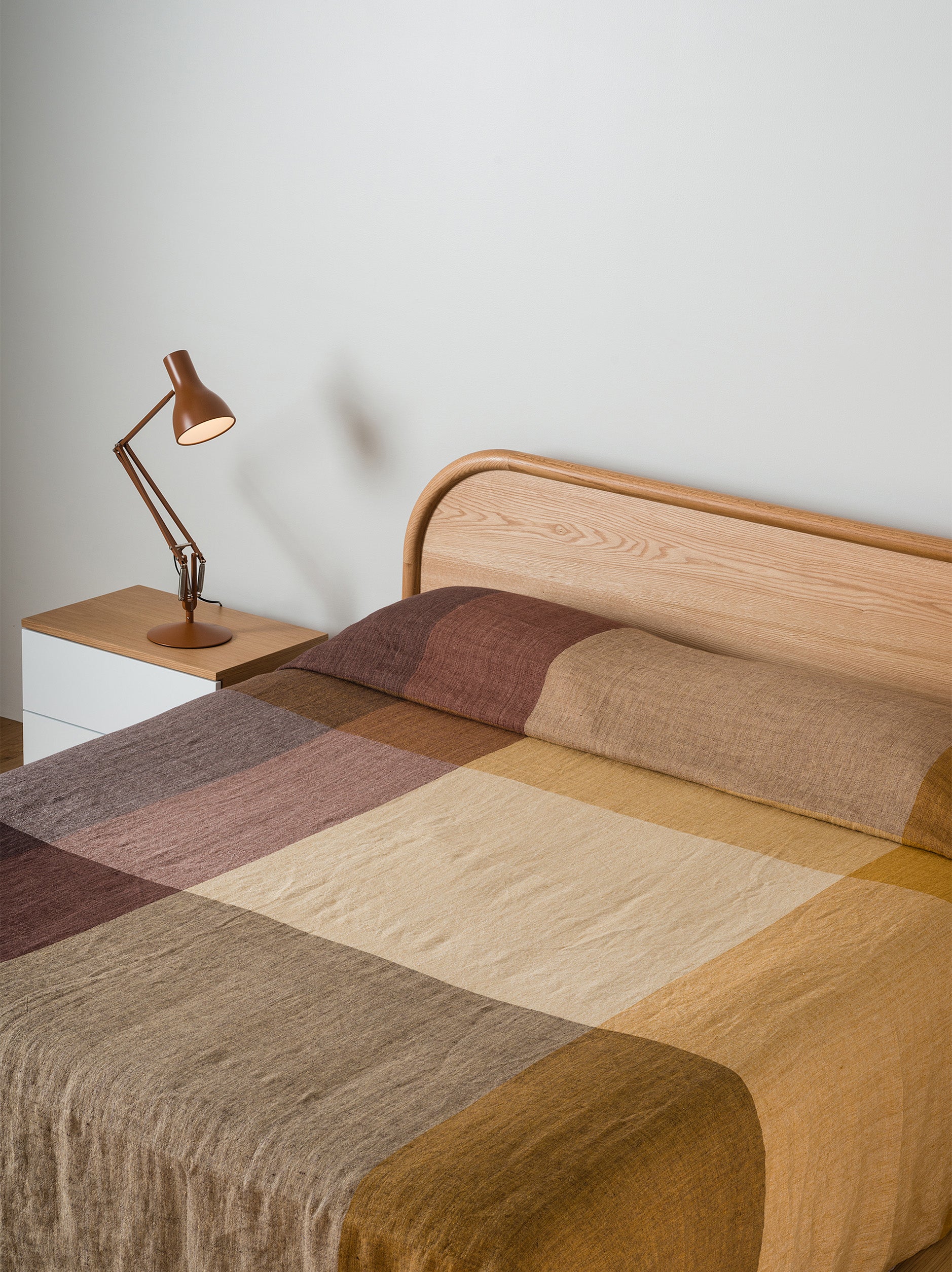 Morandi Bedspread Mulberry/Multi / 106.30"L x 122.05"W