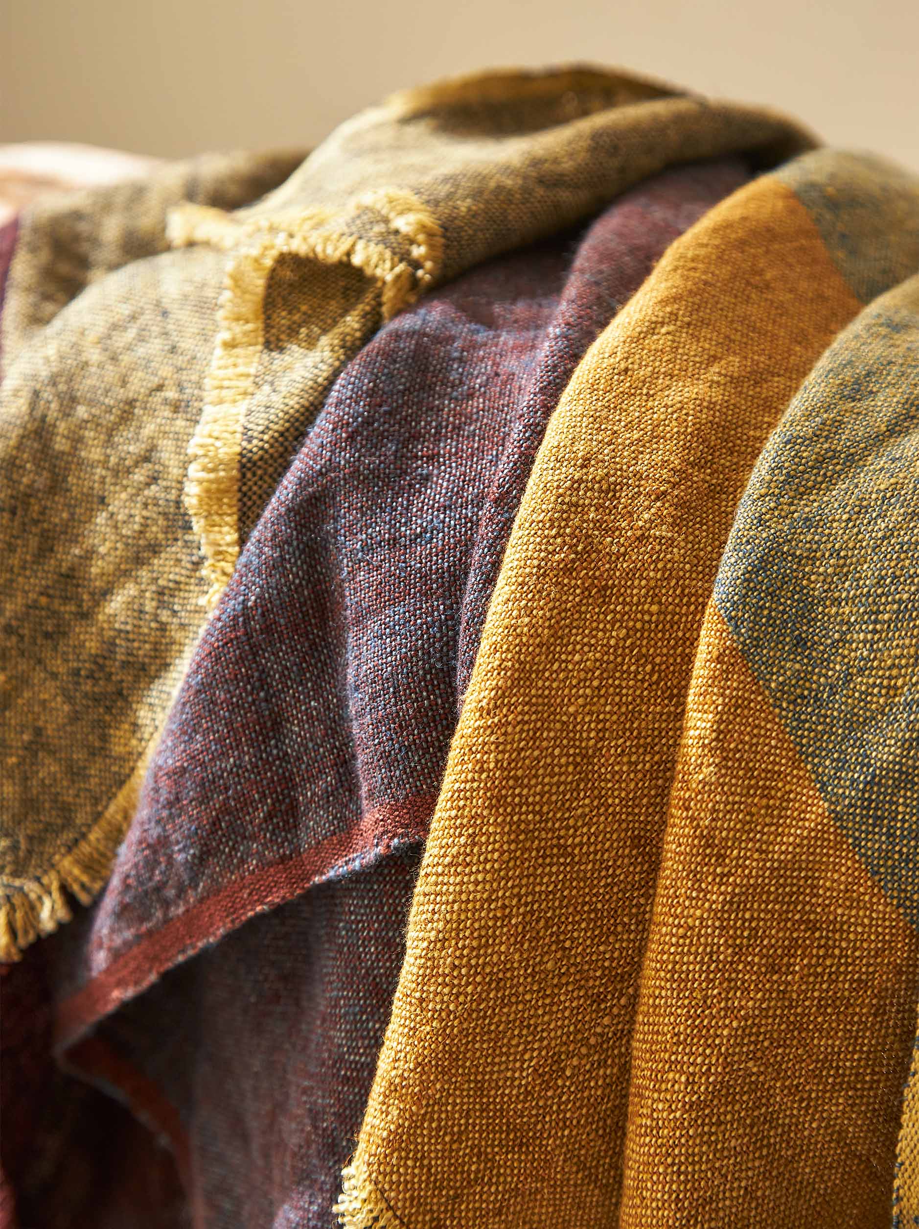 Miro Throw Custard/Multi / 55.11"L x 70.86"W