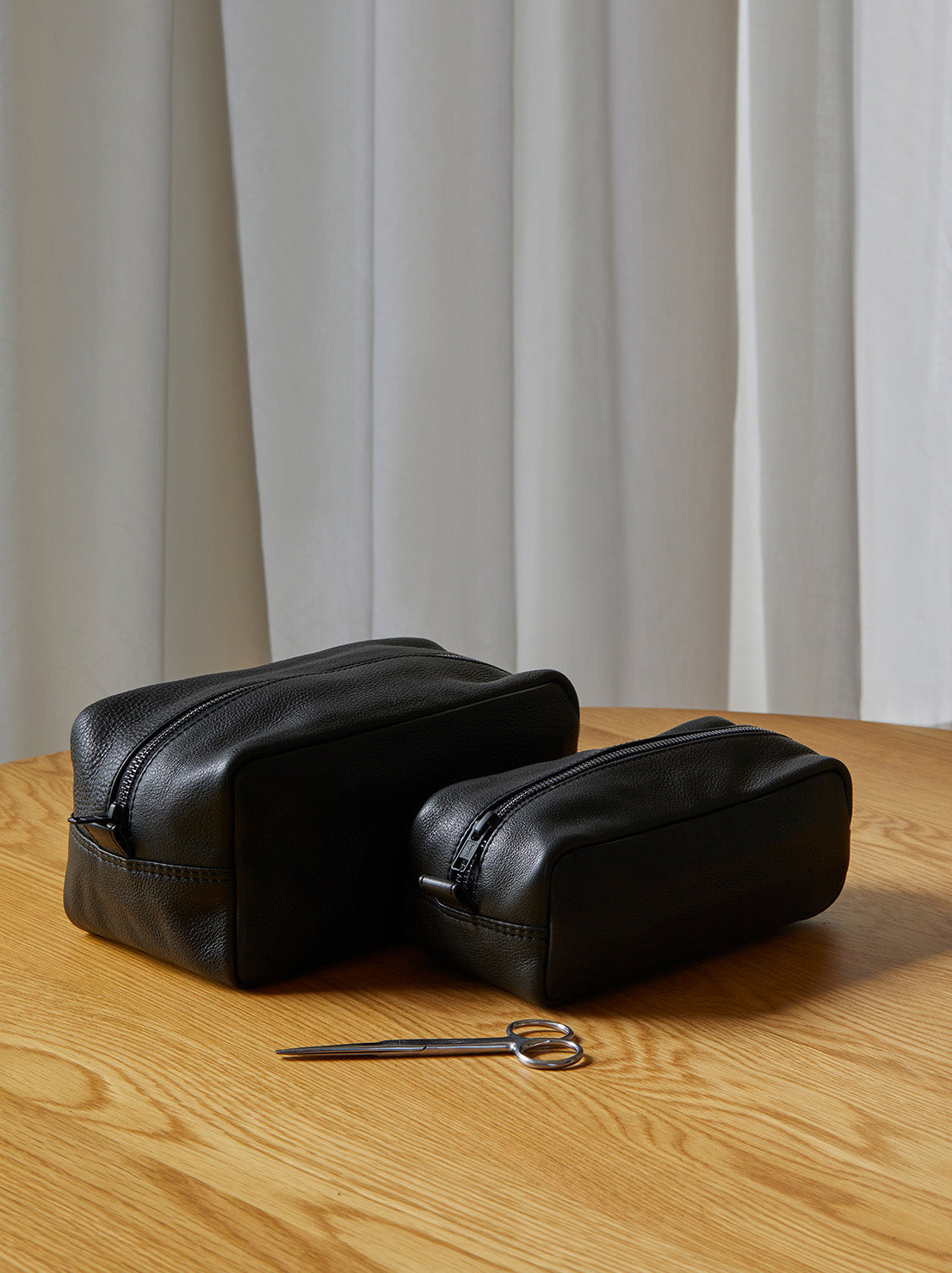 Marlo Leather Wash Bag Black / Small