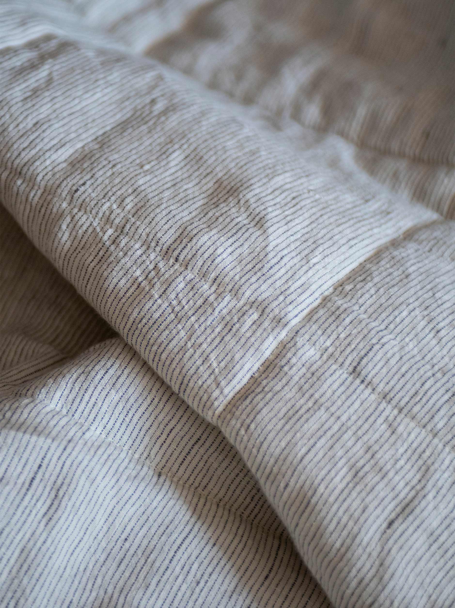Pinstripe Linen Quilt Pepper/Chalk / King
