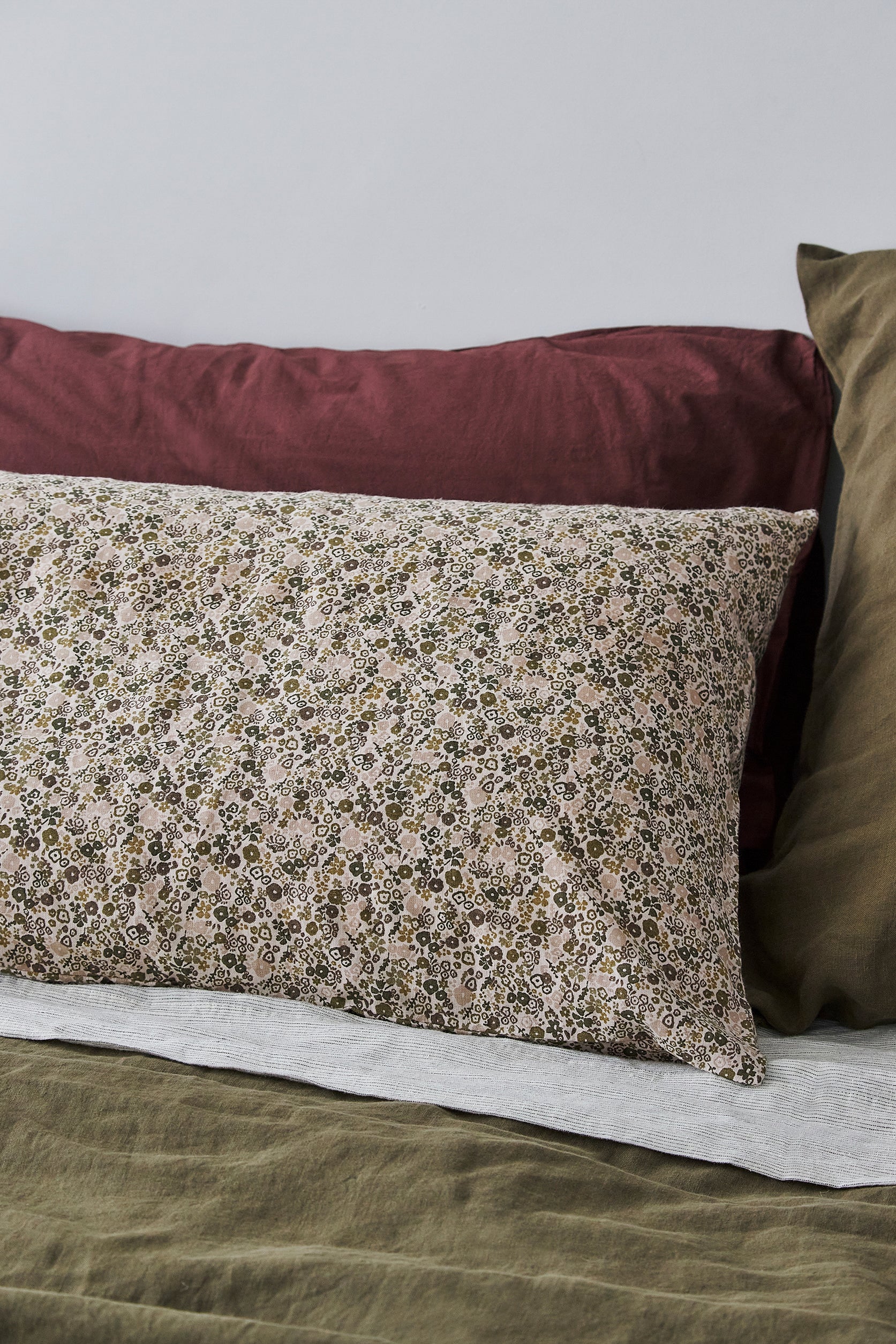 Wildflower King Pillowcase Pair Ivy/Multi / King Pillowcase Pair