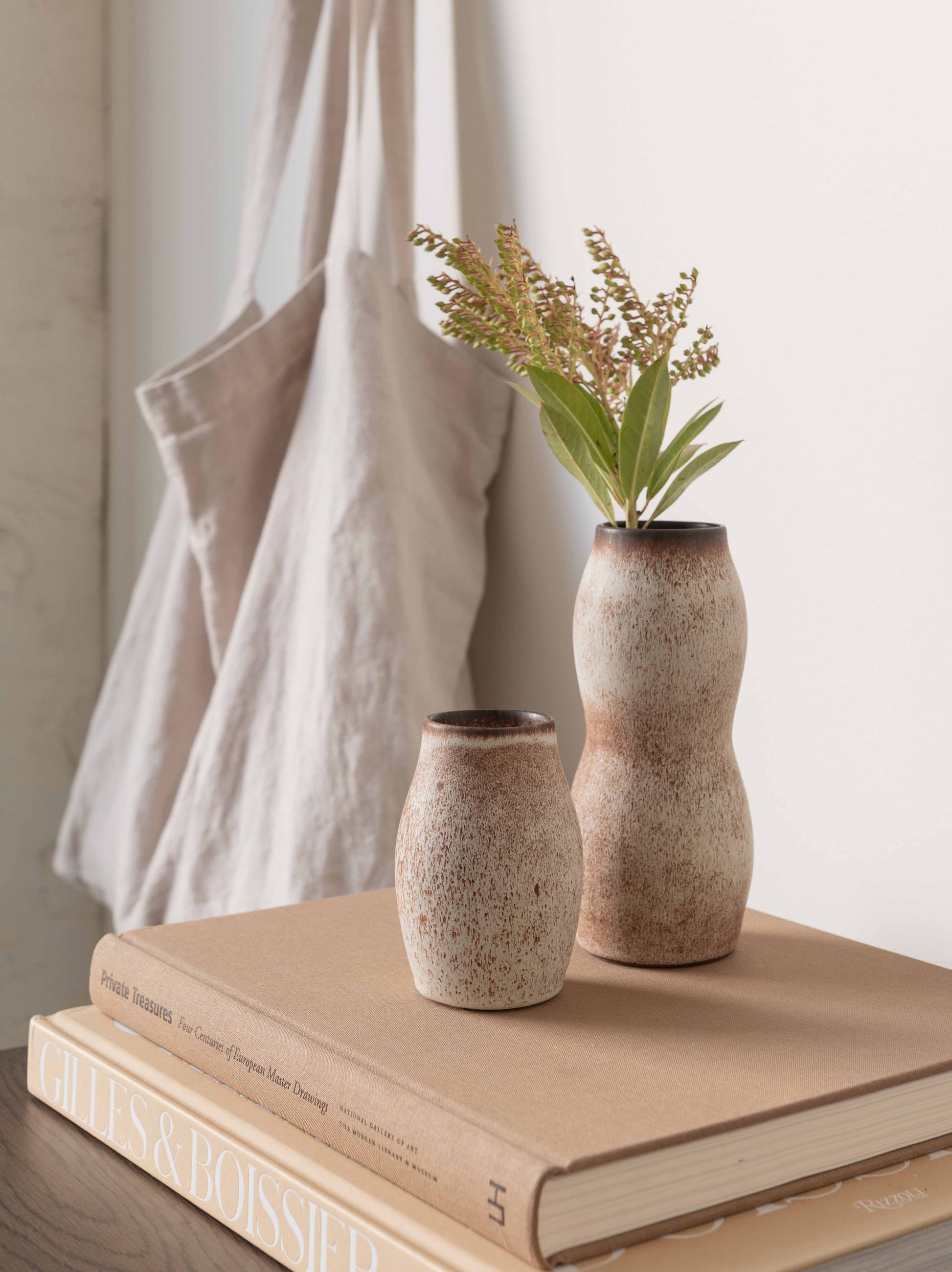 Pod Bud Vase Nut / Large