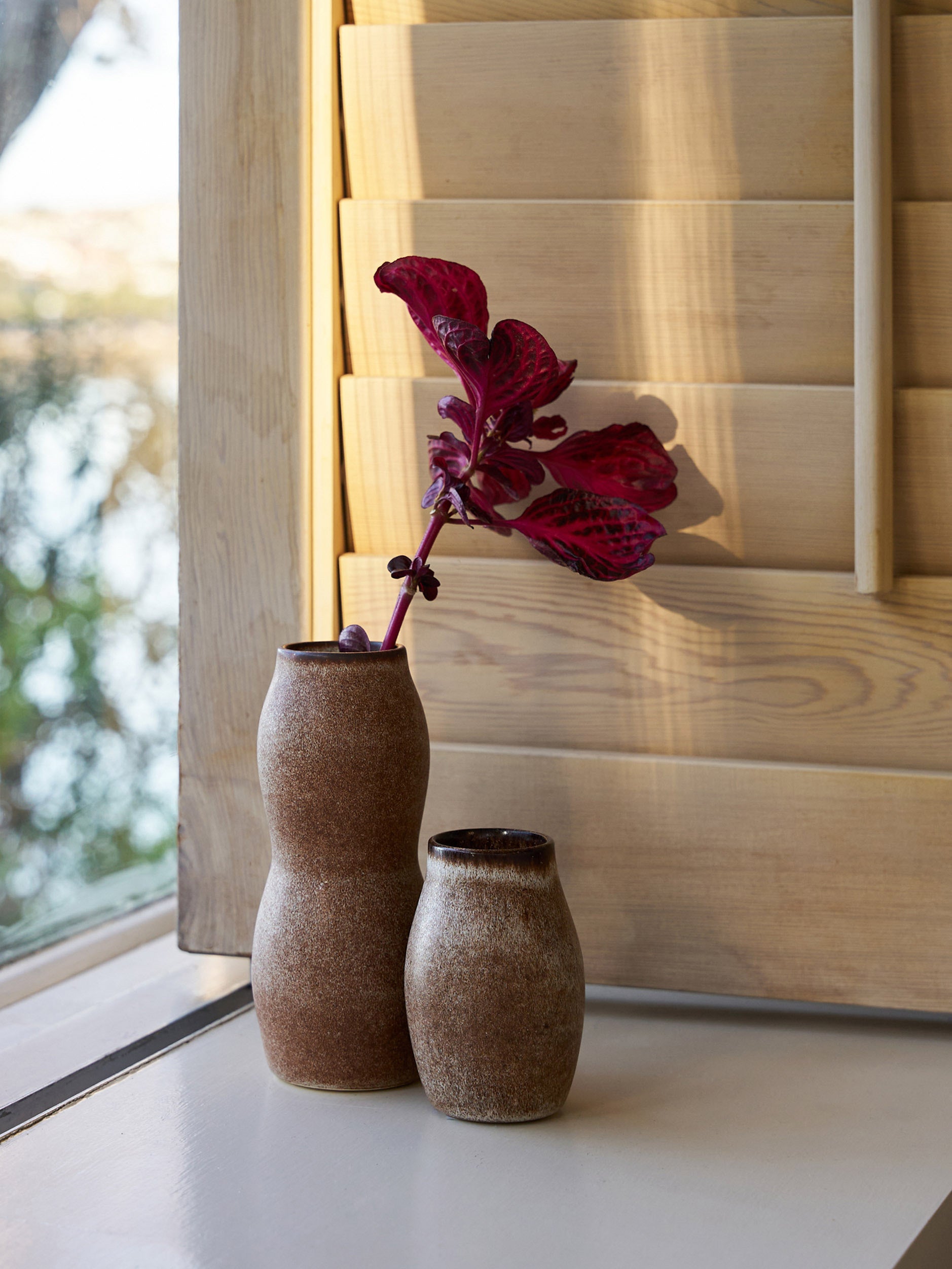 Pod Bud Vase Nut / Small