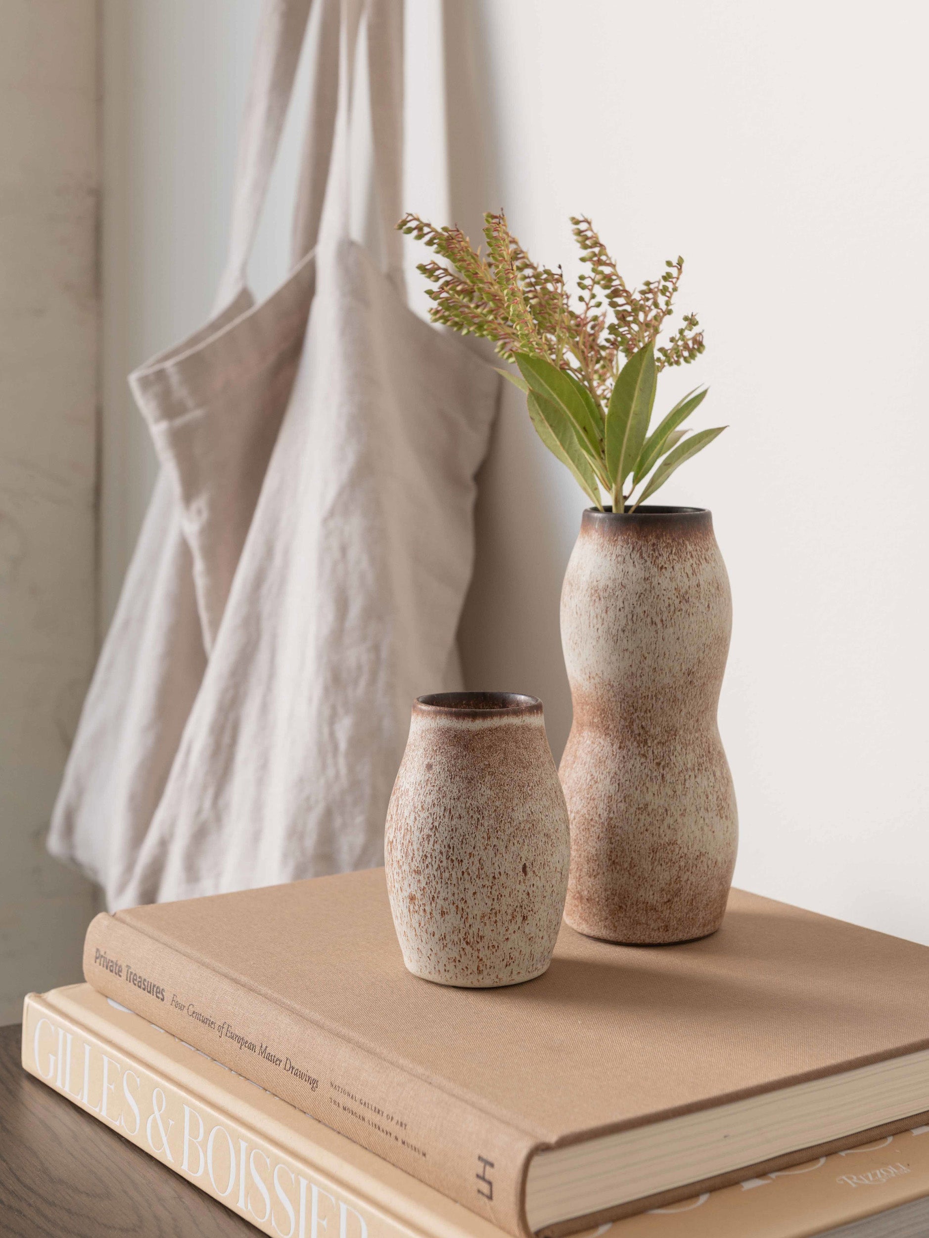 Pod Bud Vase Nut / Small