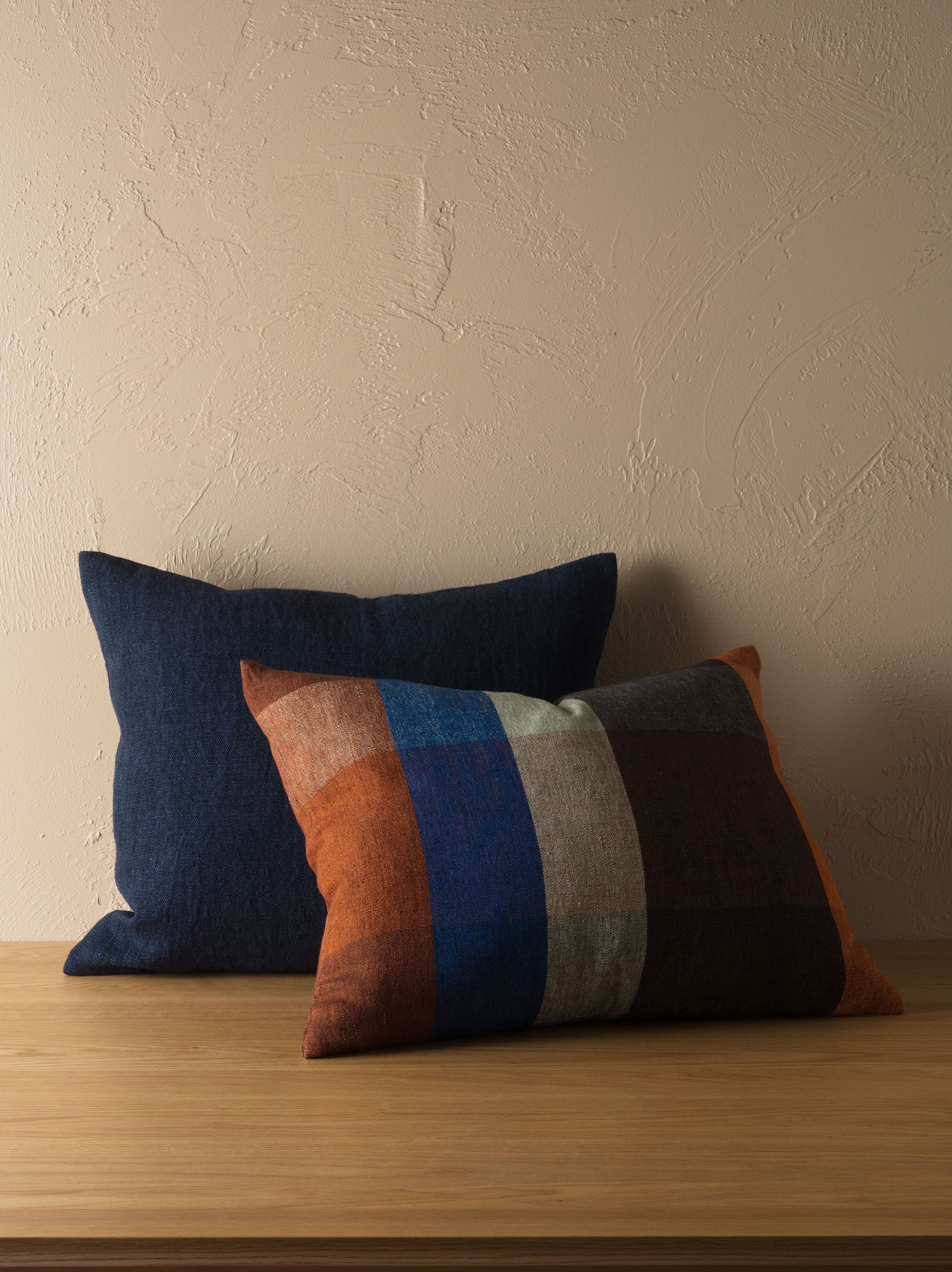 Heavy Linen Jute Cushion Cover Midnight / 21.65"L x 17.71"W