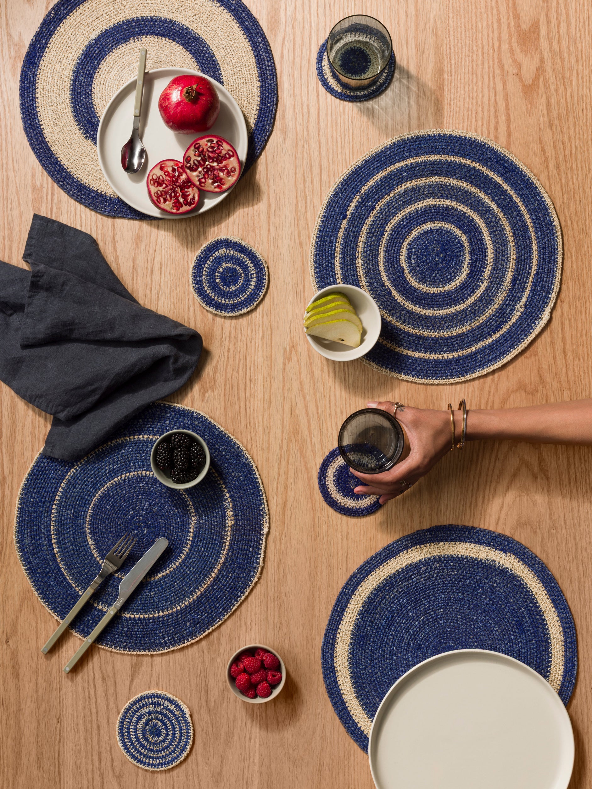 Agora Woven Coaster Set/4 Cobalt/Natural / 3.93"dia