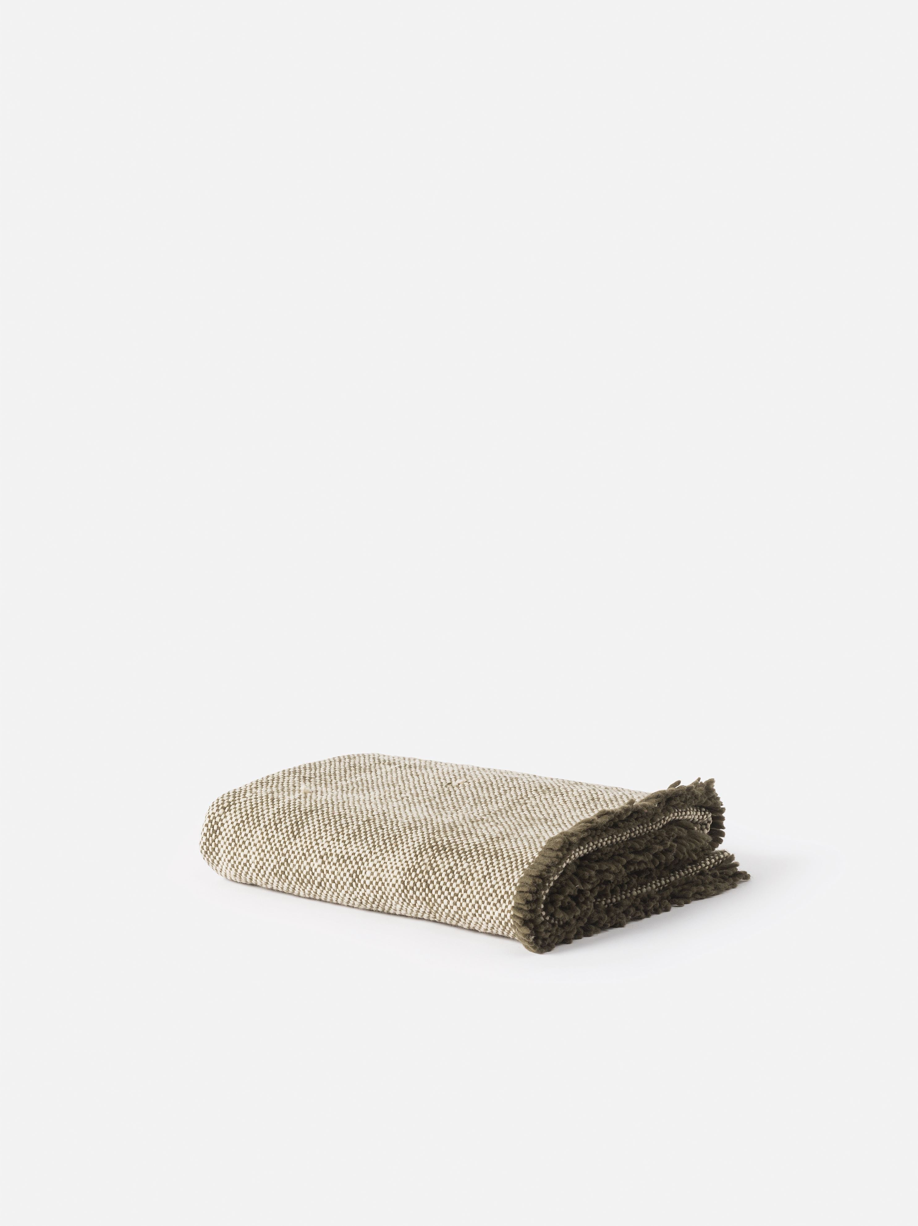 Hutt Wool Throw Ivy/Natural / 55.11"L x 70.86"W