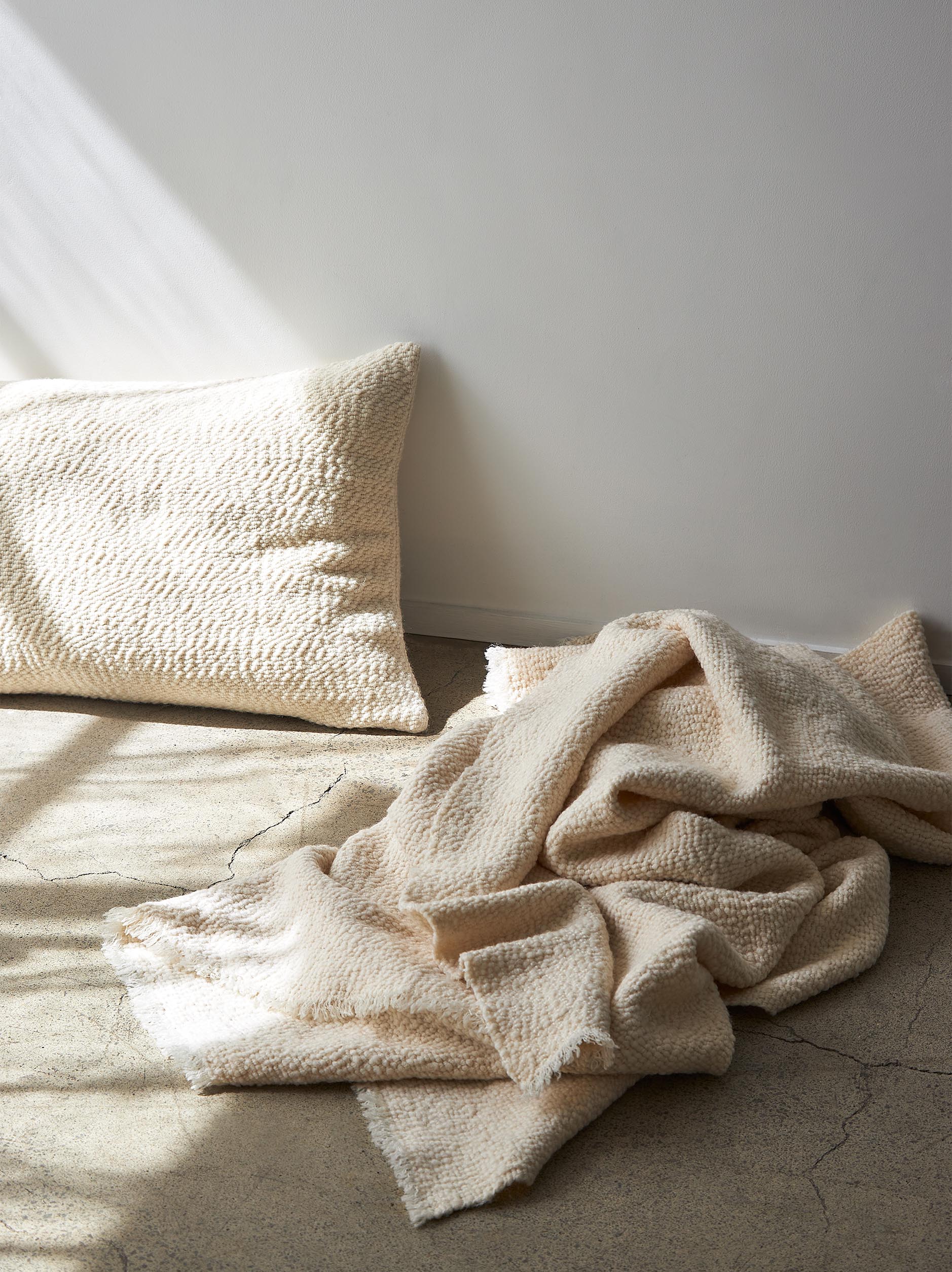 Boucle Cushion Cover Natural / 23.62"L x 15.74"W