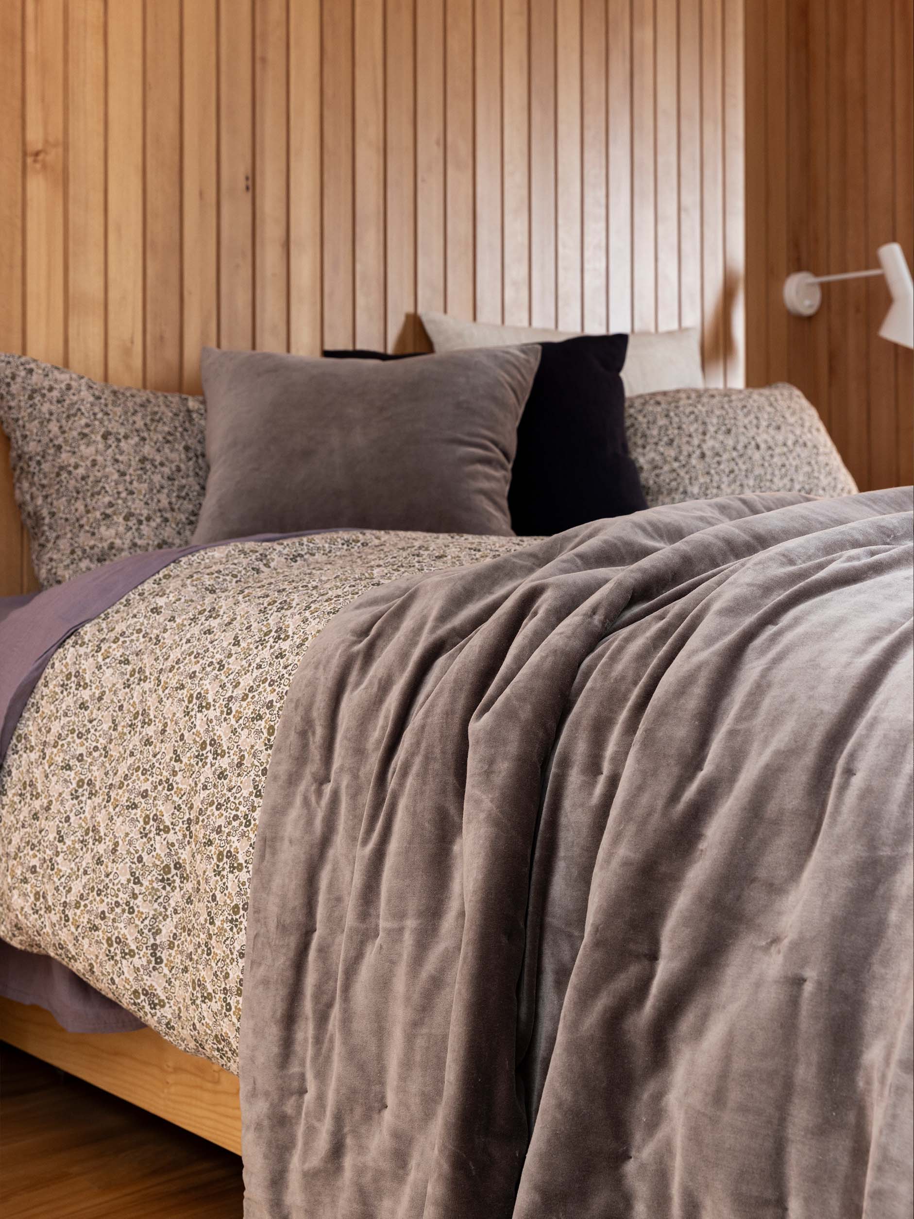 Velvet Quilt Doe / King
