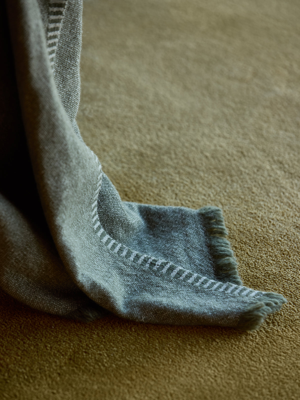 Oslo Lambswool Throw Kale/Cashew / 55.11" x 70.86"