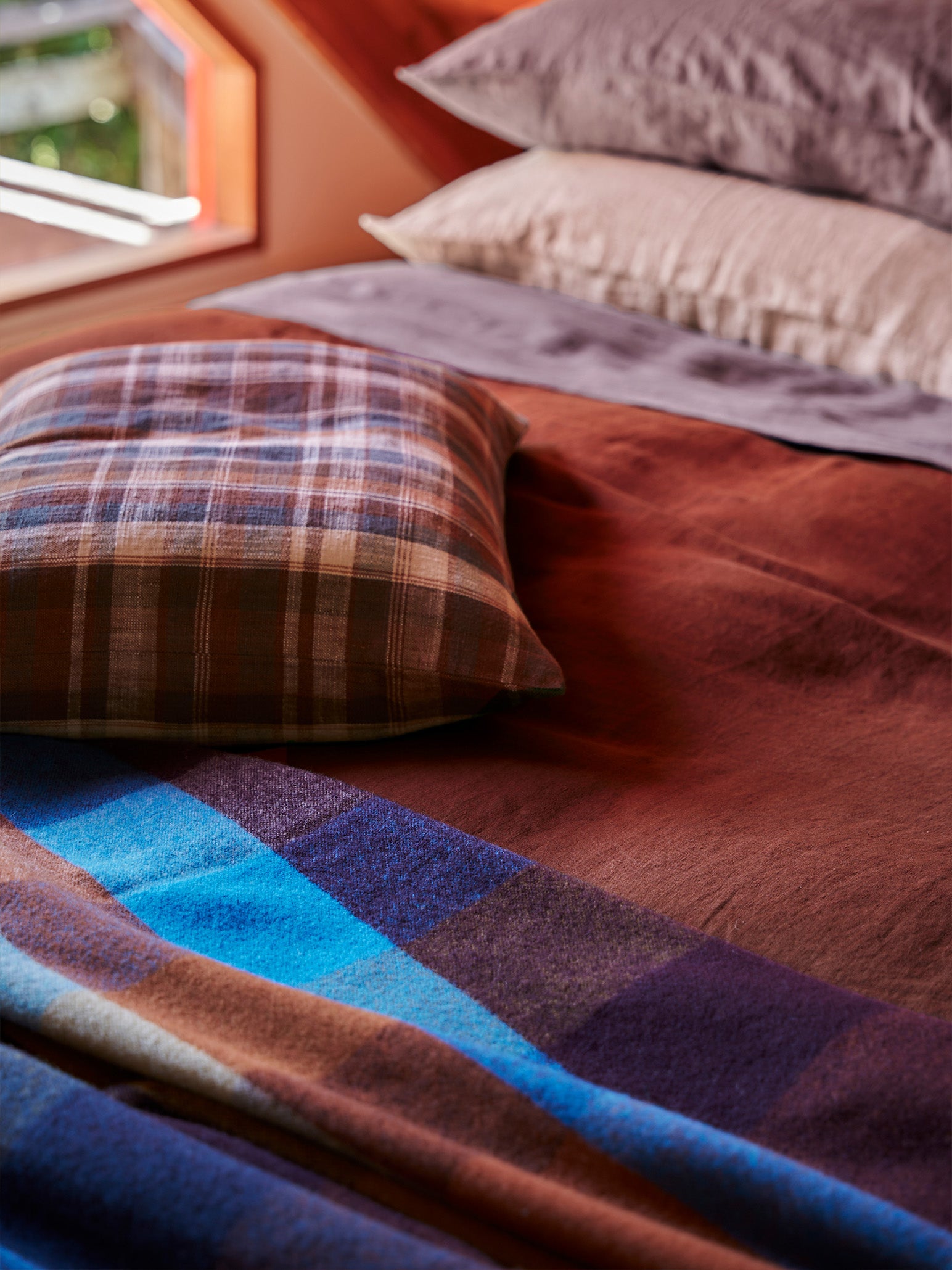 Cabin Wool Blanket Mulberry/Multi / 59.05"L x 70.86"W