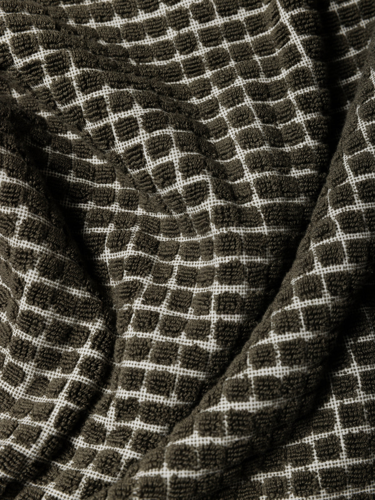 Nero Cotton Towel Range Ivy/Cream / Bath Towel