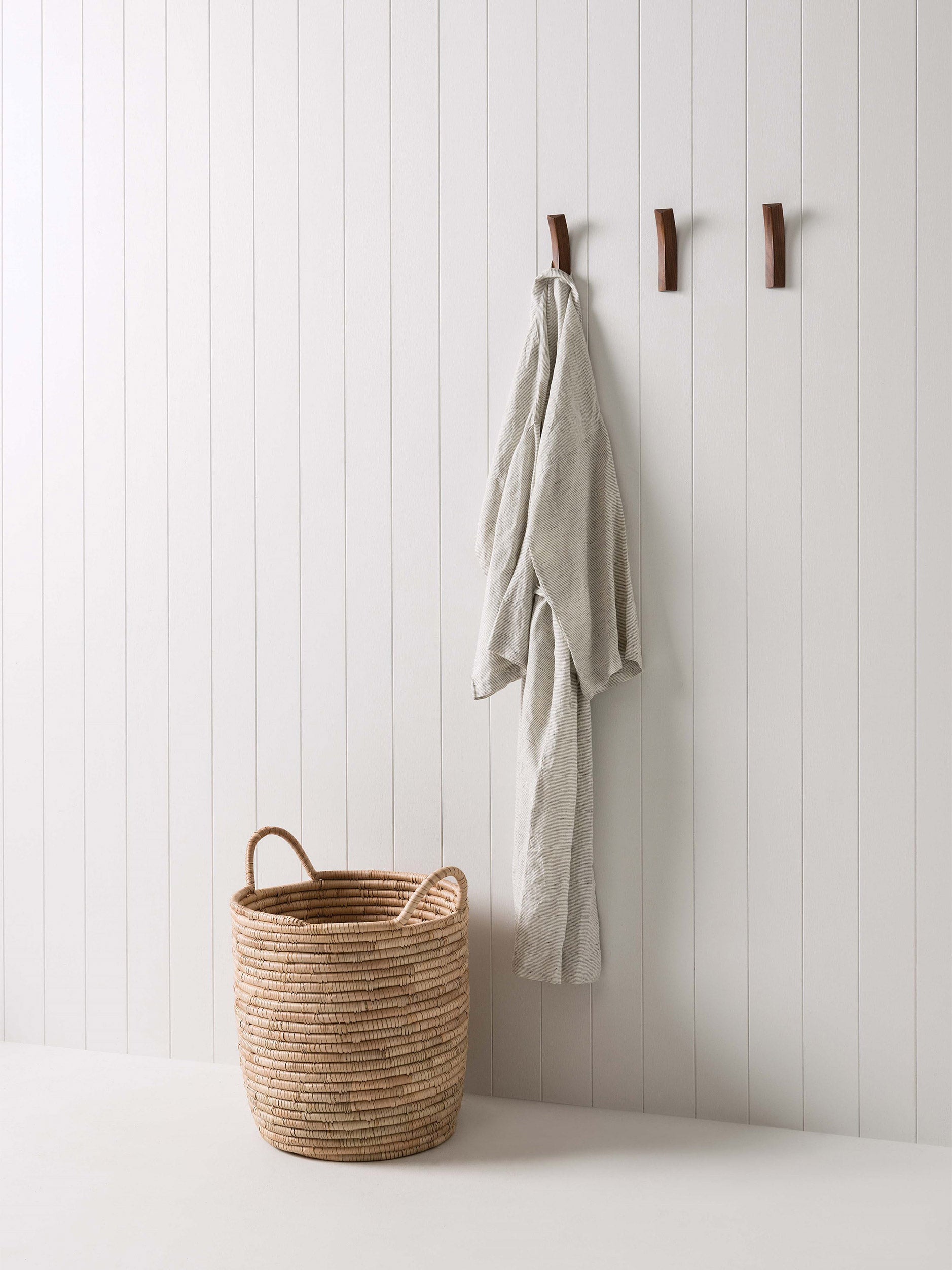 Bow Wall Hook Walnut / One Size