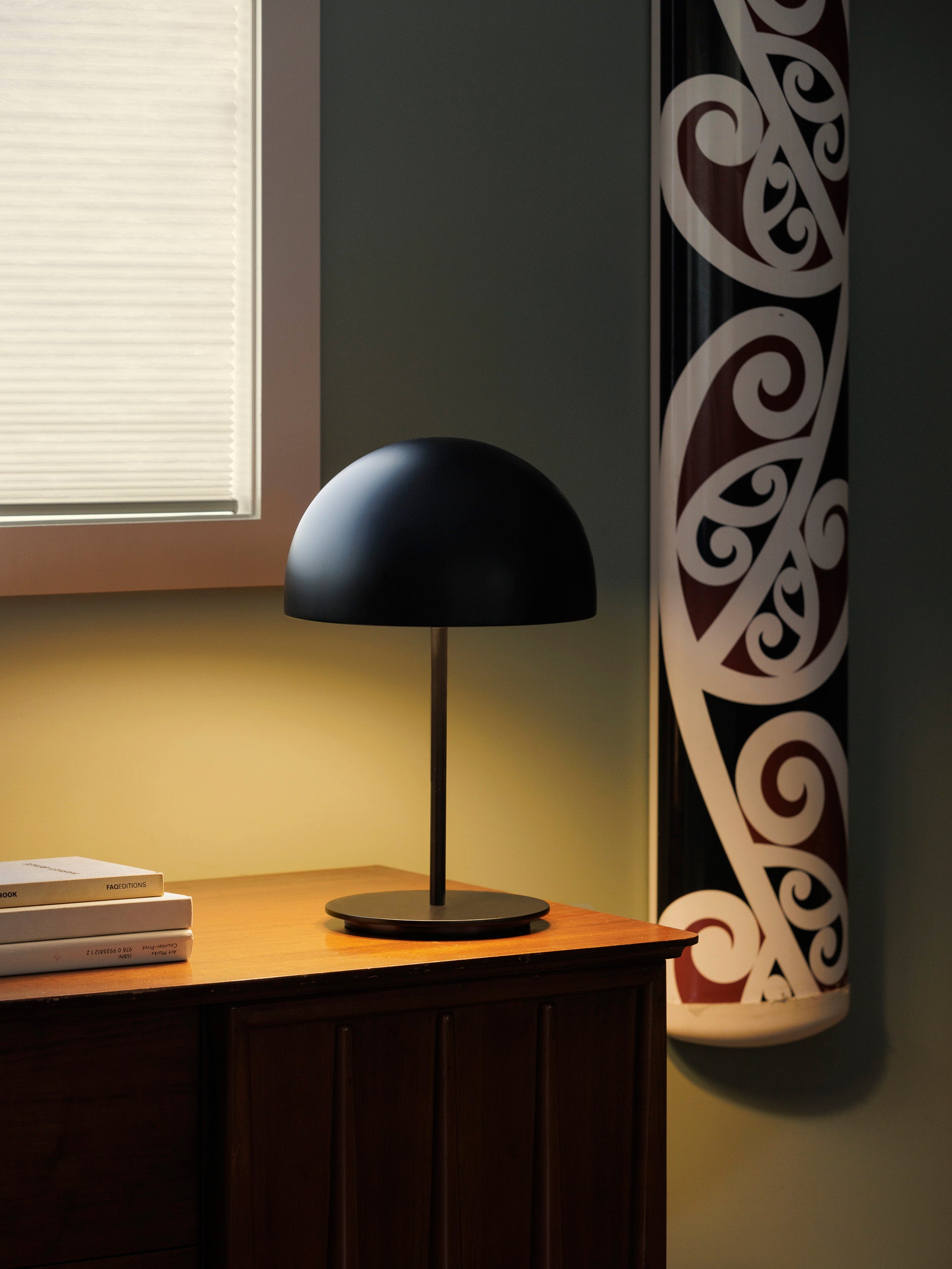 Pin Table Lamp Black / 9.84"dia x 15.74"h