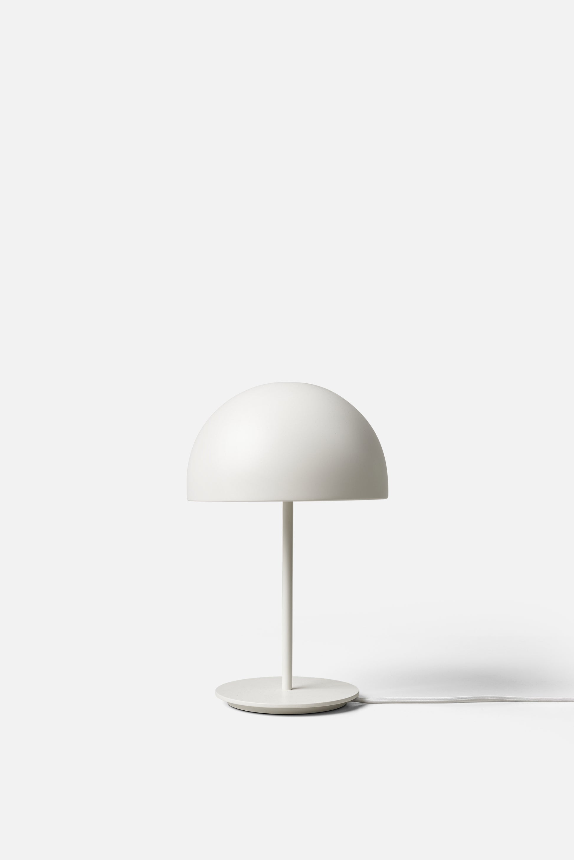 Pin Table Lamp White / 9.84"dia x 15.74"h